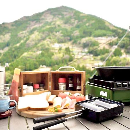 古民家グランピングmatoba Hotel Мийоши Екстериор снимка